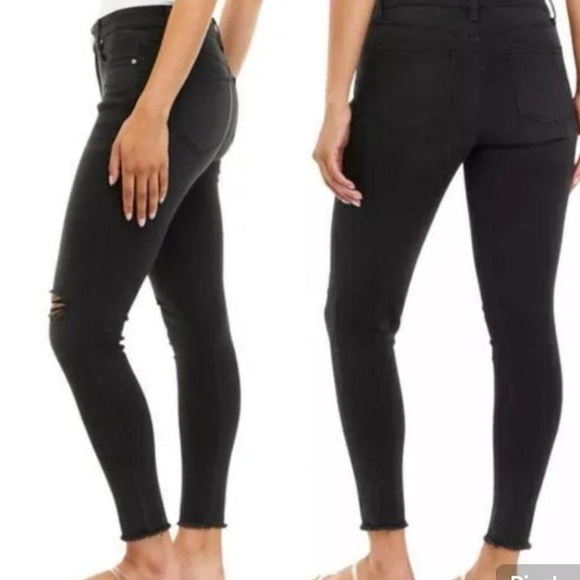 NWT Tinseltown mid-rise Black Denim distressed knee jeans juniors size 7 - Picture 2 of 13